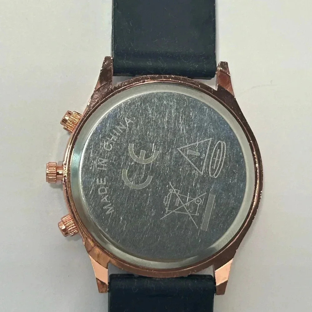 BLACK AND ROSEGOLD WATCH - Picture 5 of 6